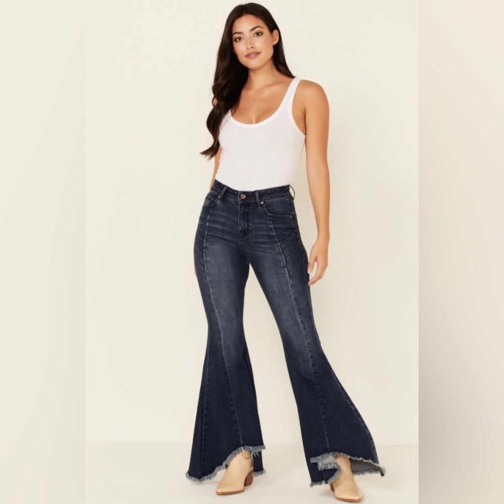 Grace in LA Women's Pleated Super Flare Leg Jeans short fringe size 30 Regular